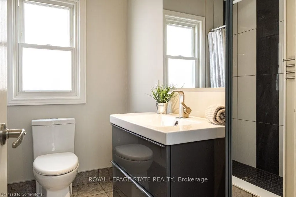 Photo 17 of 134 Craigroyston Road, Hamilton, Bartonville — HOMEH