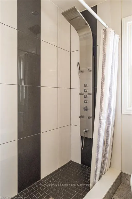 Photo 18 of 134 Craigroyston Road, Hamilton, Bartonville — HOMEH