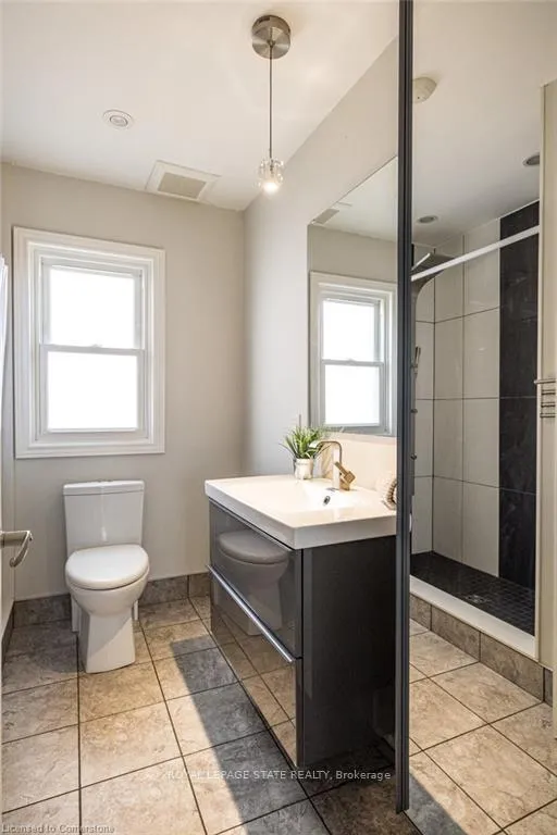 Photo 19 of 134 Craigroyston Road, Hamilton, Bartonville — HOMEH