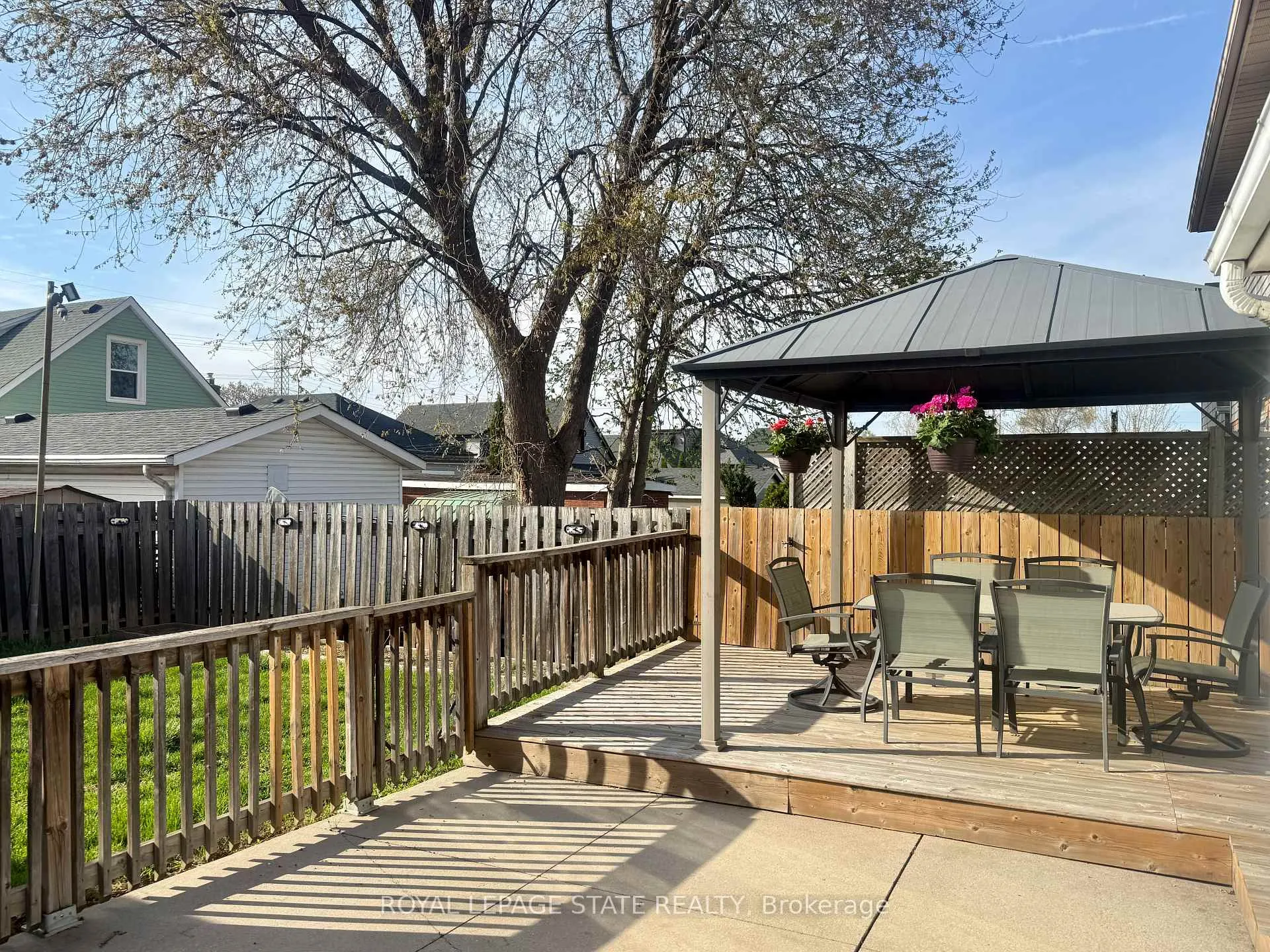 Photo 24 of 134 Craigroyston Road, Hamilton, Bartonville — HOMEH