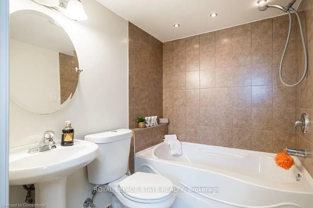 Photo 35 of 134 Craigroyston Road, Hamilton, Bartonville — HOMEH