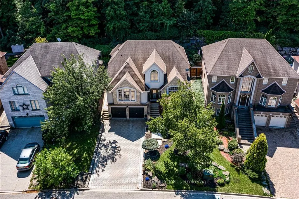 Photo 2 of 8 Orr Crescent, Hamilton, Stoney Creek — HOMEH