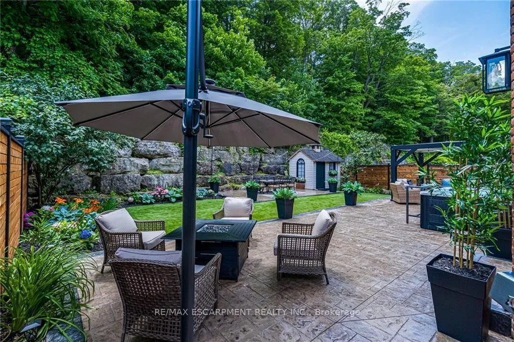 Photo 4 of 8 Orr Crescent, Hamilton, Stoney Creek — HOMEH
