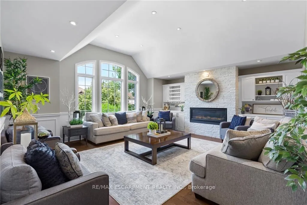 Photo 7 of 8 Orr Crescent, Hamilton, Stoney Creek — HOMEH