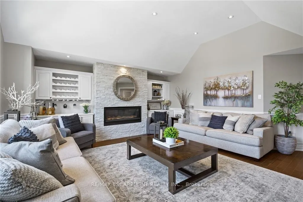 Photo 9 of 8 Orr Crescent, Hamilton, Stoney Creek — HOMEH
