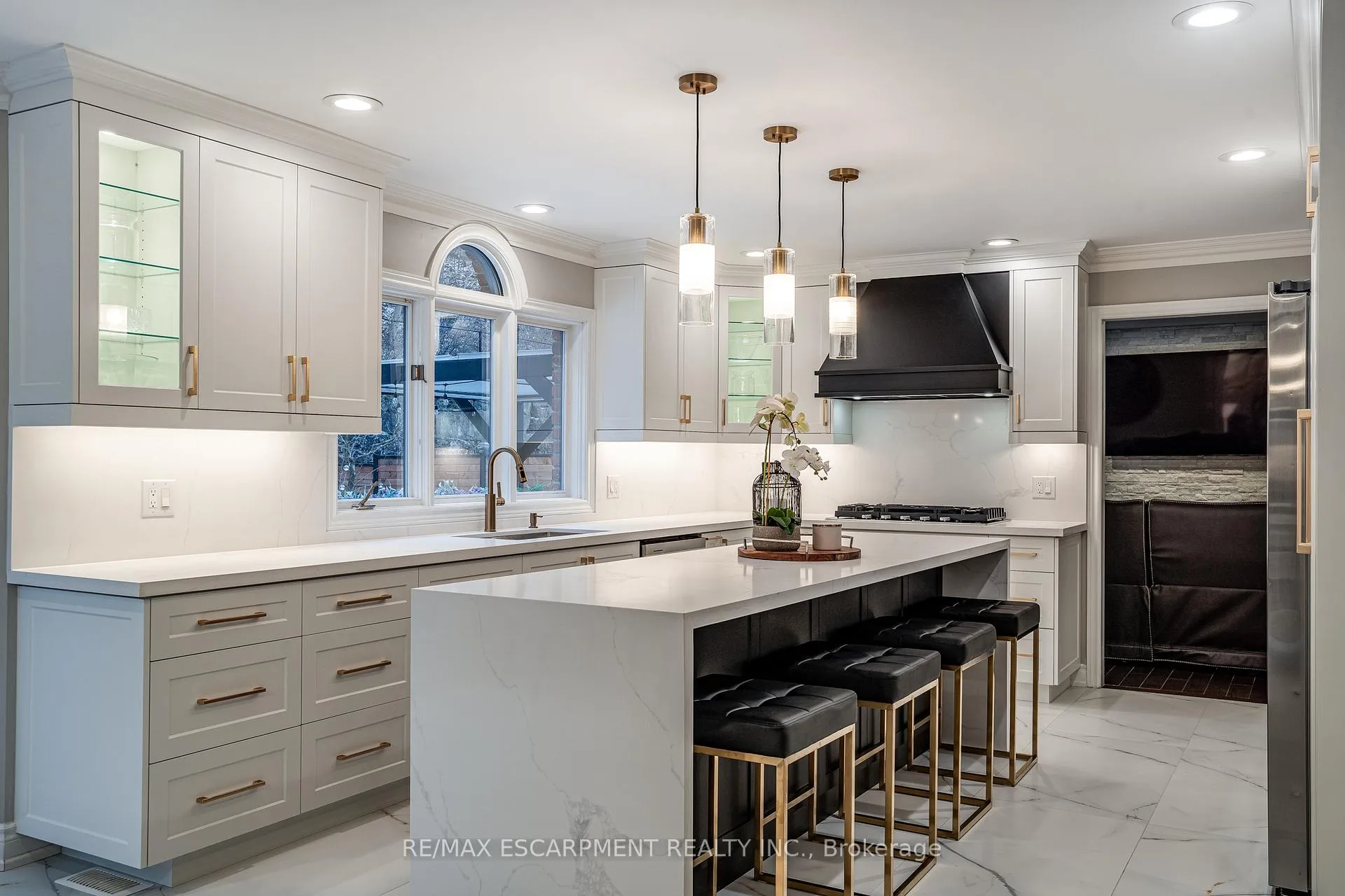 Photo 13 of 8 Orr Crescent, Hamilton, Stoney Creek — HOMEH