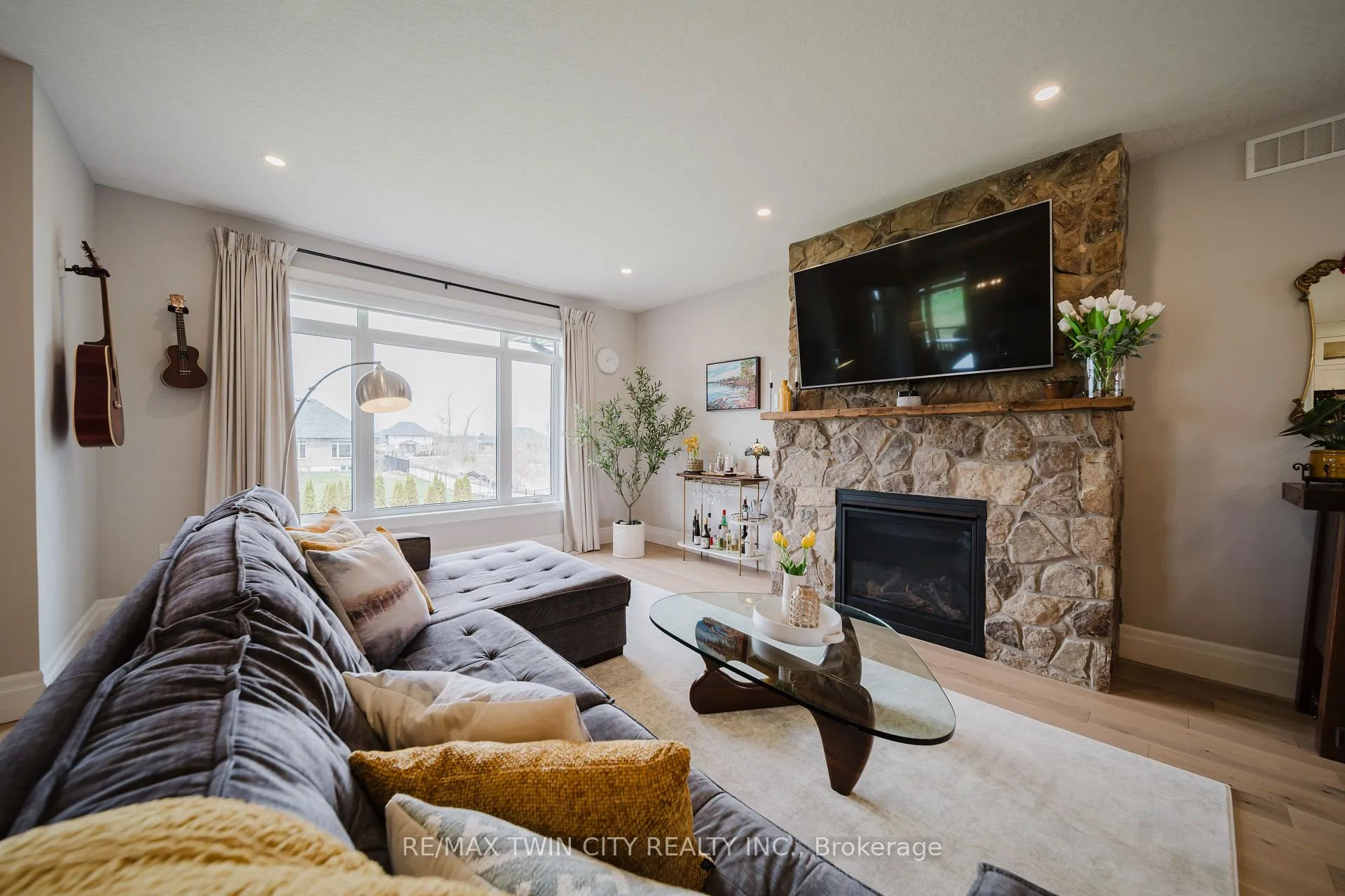 Photo 3 of 40 Sunset Hills Crescent, Woolwich — HOMEH