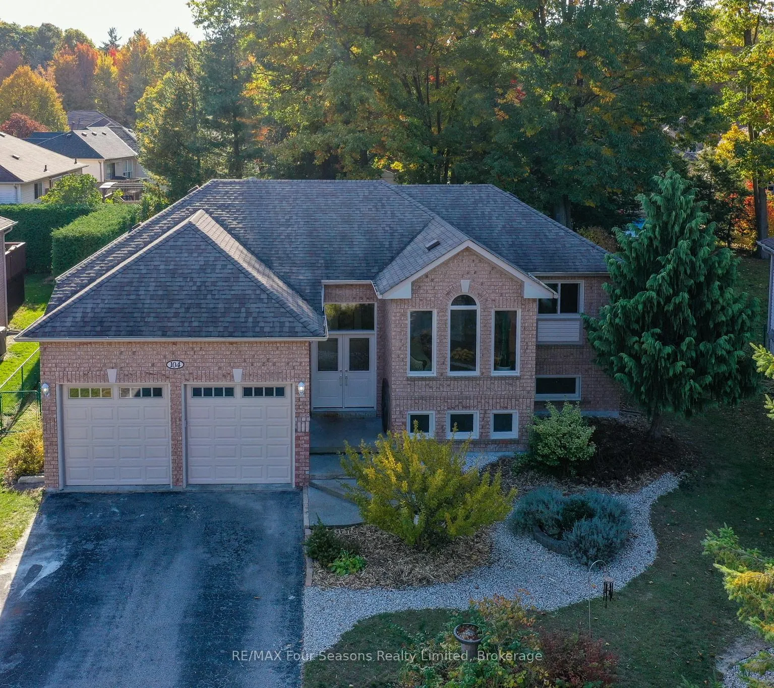 Photo 1 of 104 Silver Birch Avenue, Wasaga Beach — HOMEH