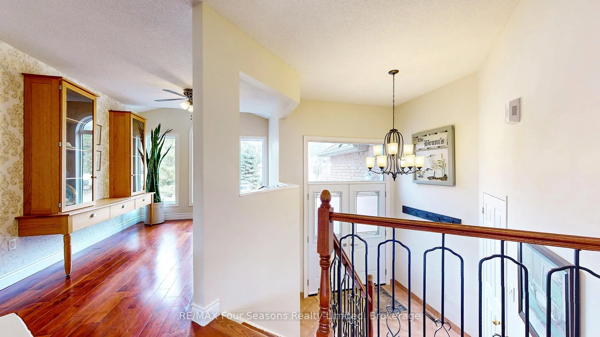 Photo 3 of 104 Silver Birch Avenue, Wasaga Beach — HOMEH