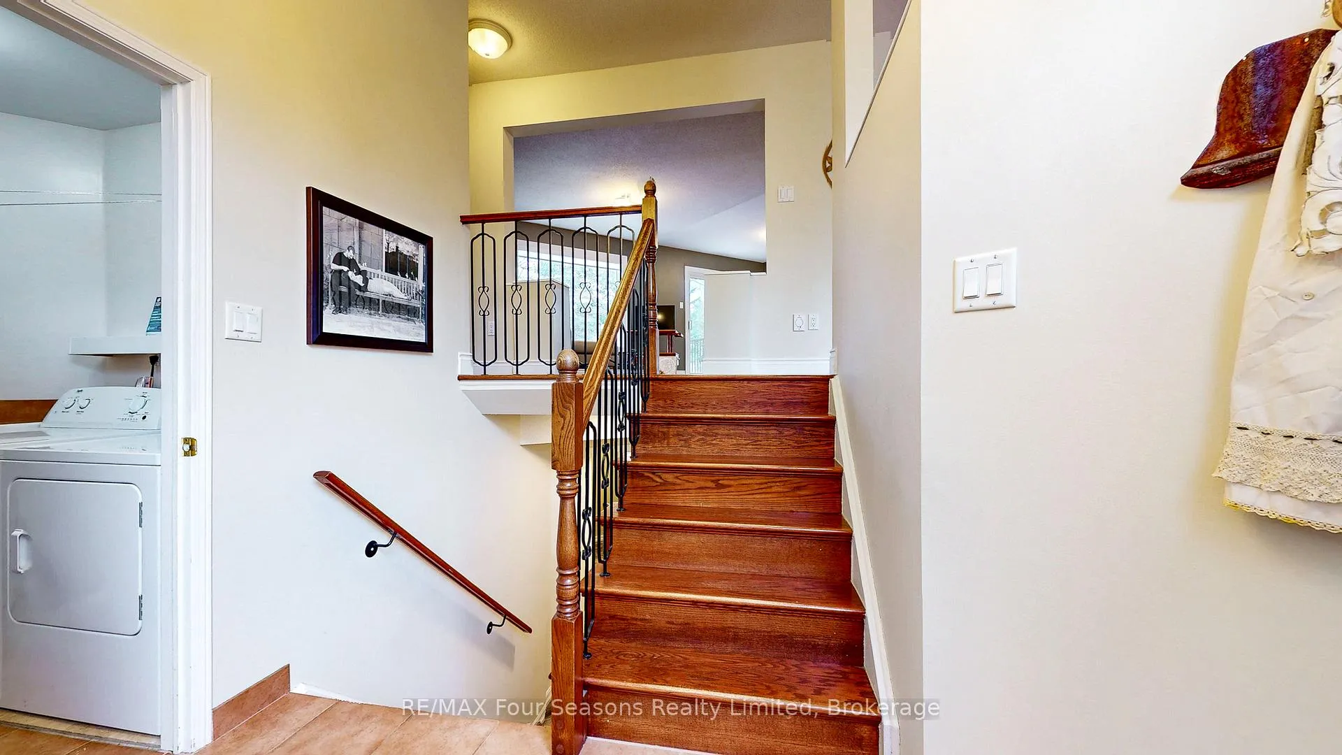 Photo 4 of 104 Silver Birch Avenue, Wasaga Beach — HOMEH
