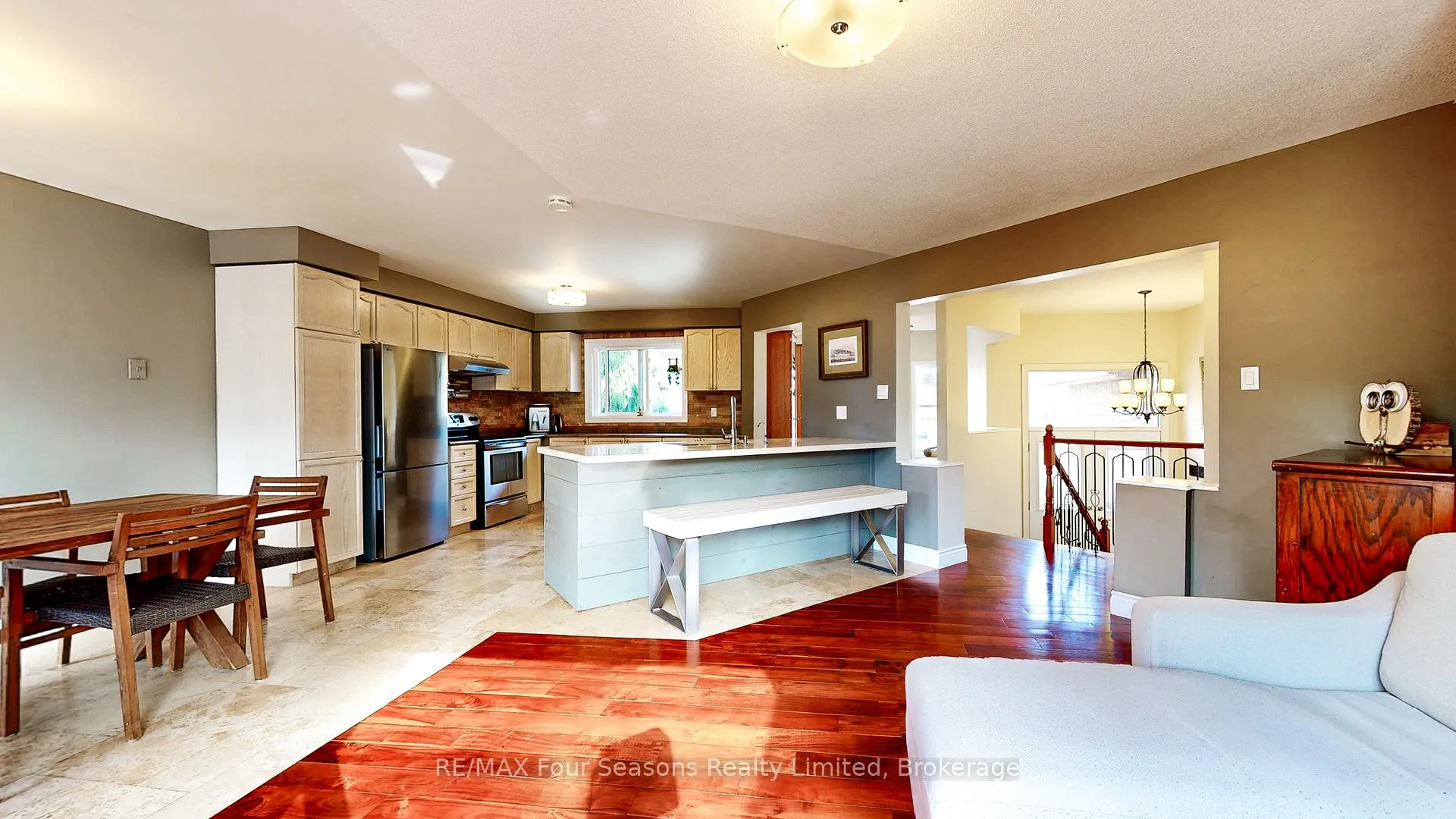Photo 5 of 104 Silver Birch Avenue, Wasaga Beach — HOMEH