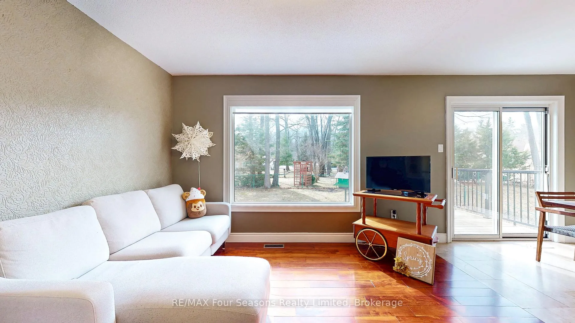 Photo 8 of 104 Silver Birch Avenue, Wasaga Beach — HOMEH