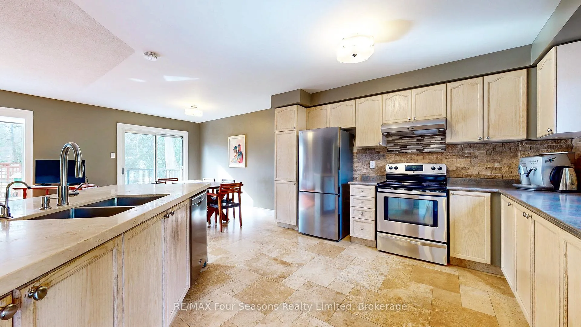 Photo 9 of 104 Silver Birch Avenue, Wasaga Beach — HOMEH