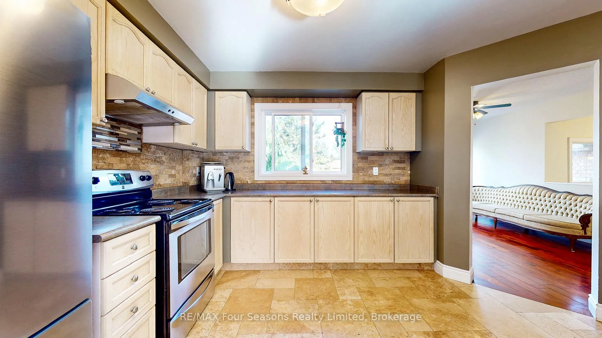 Photo 10 of 104 Silver Birch Avenue, Wasaga Beach — HOMEH