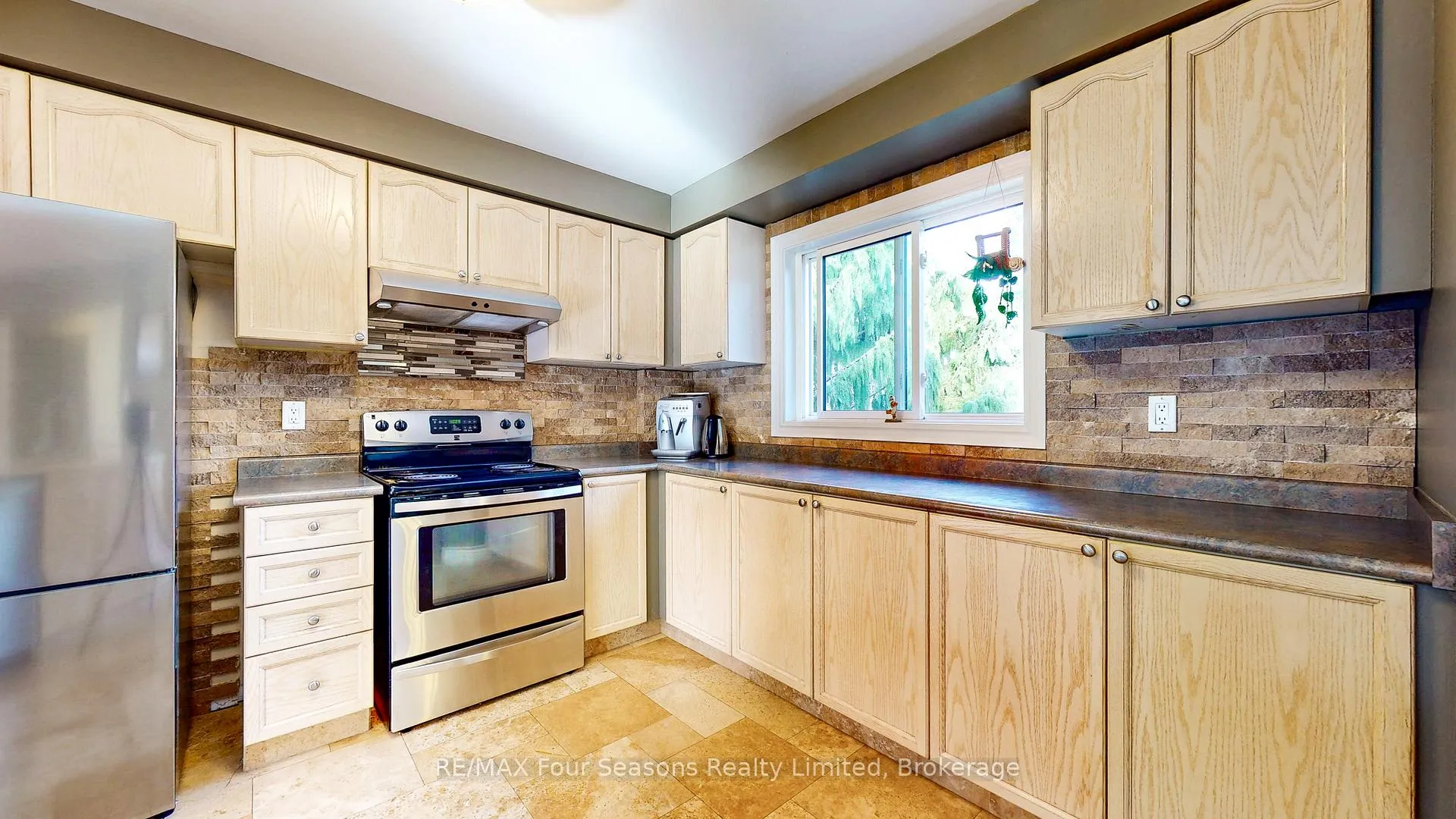 Photo 11 of 104 Silver Birch Avenue, Wasaga Beach — HOMEH