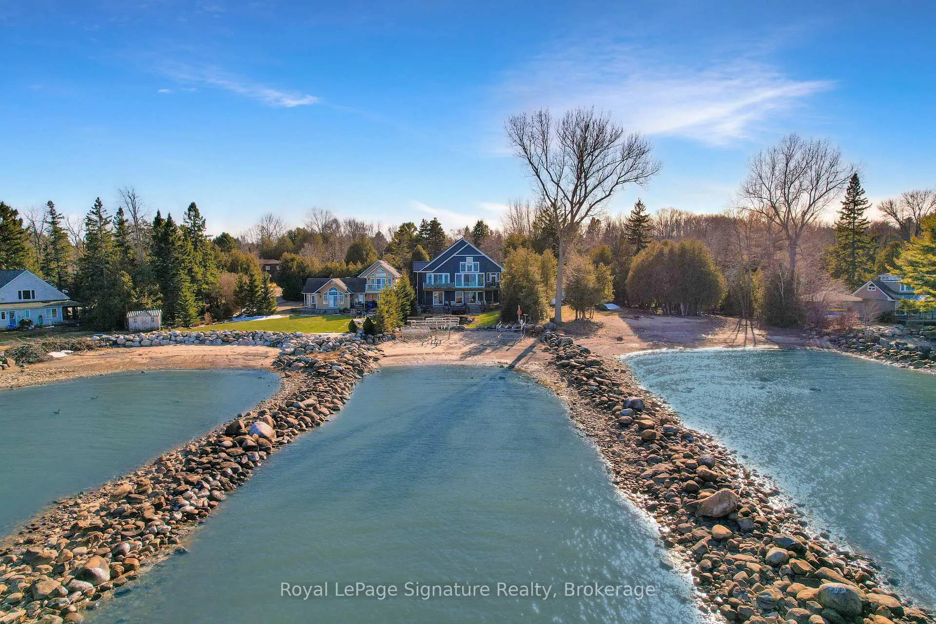Front of 129 Lakeshore Road S