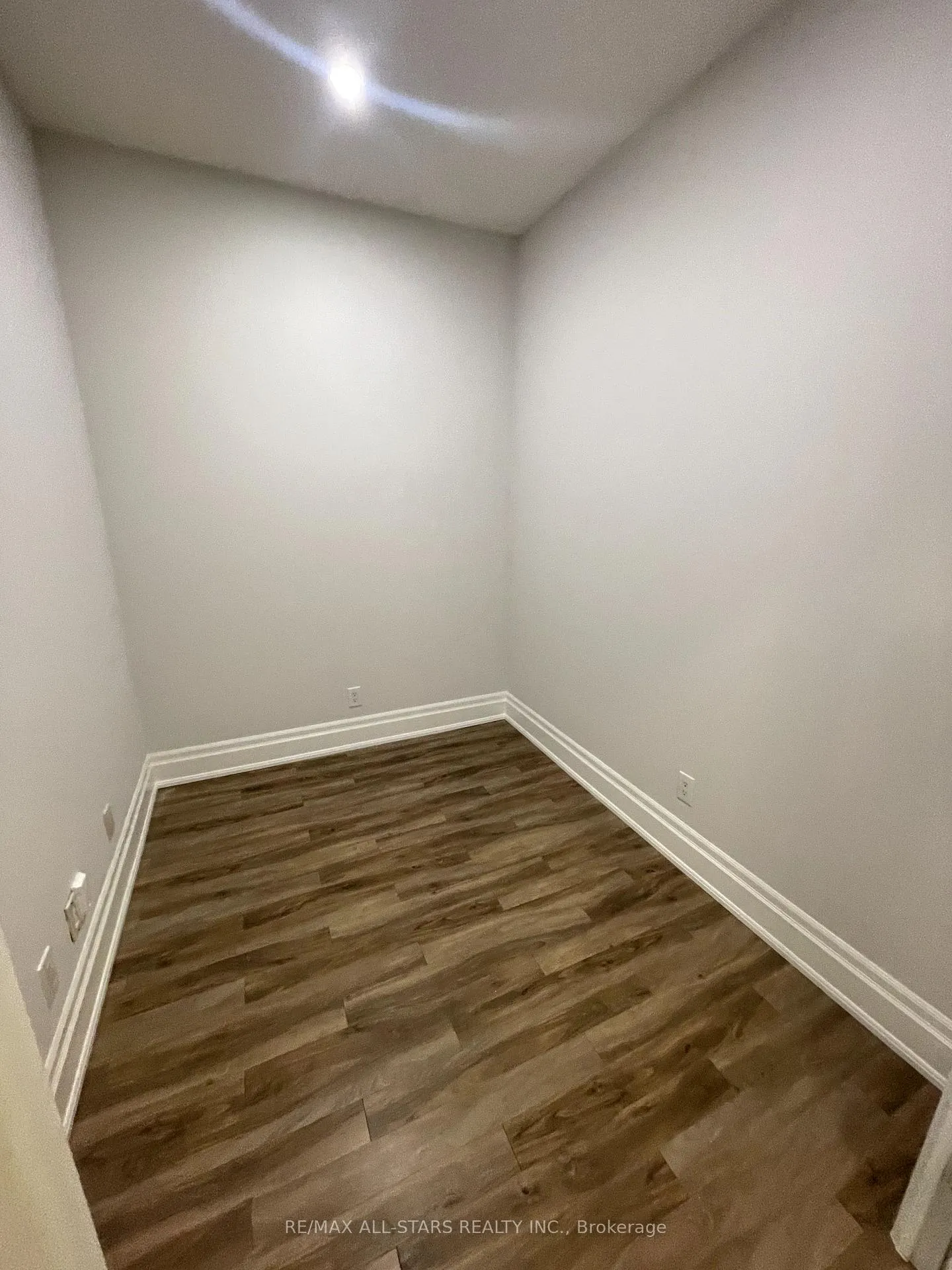 Photo 4 of Unit 119, 39 Upper Duke Crescent, Markham, Unionville — HOMEH