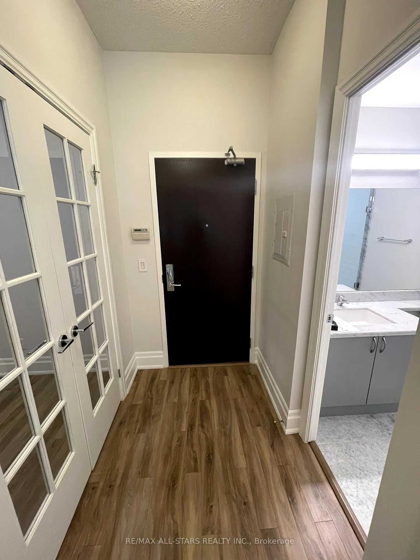 Photo 5 of Unit 119, 39 Upper Duke Crescent, Markham, Unionville — HOMEH