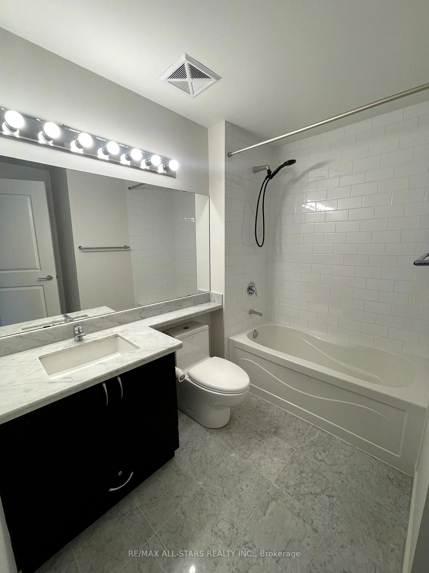 Photo 9 of Unit 119, 39 Upper Duke Crescent, Markham, Unionville — HOMEH
