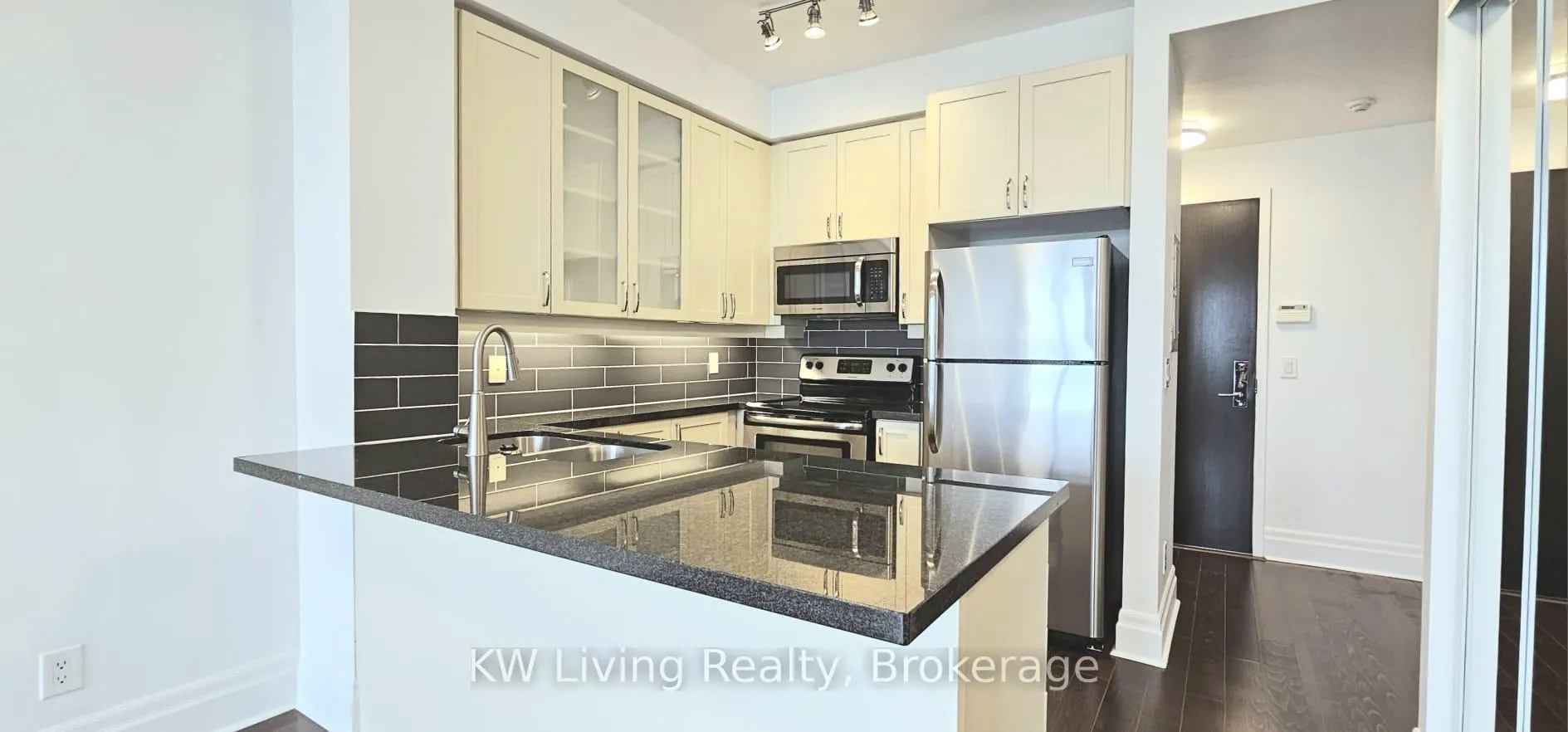 Photo 7 of Unit 407, 131 Upper Duke Crescent, Markham, Unionville — HOMEH