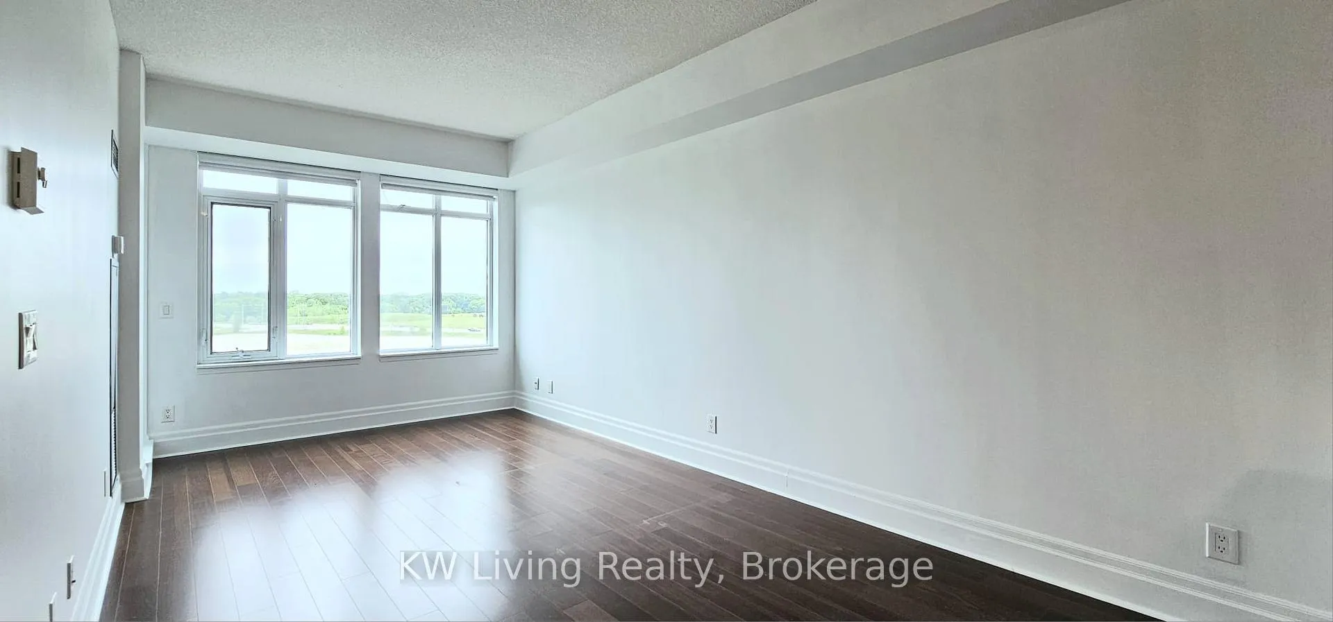 Photo 9 of Unit 407, 131 Upper Duke Crescent, Markham, Unionville — HOMEH