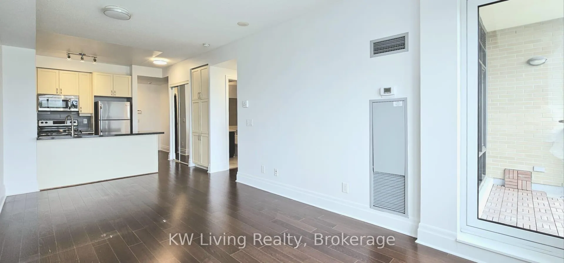 Photo 10 of Unit 407, 131 Upper Duke Crescent, Markham, Unionville — HOMEH