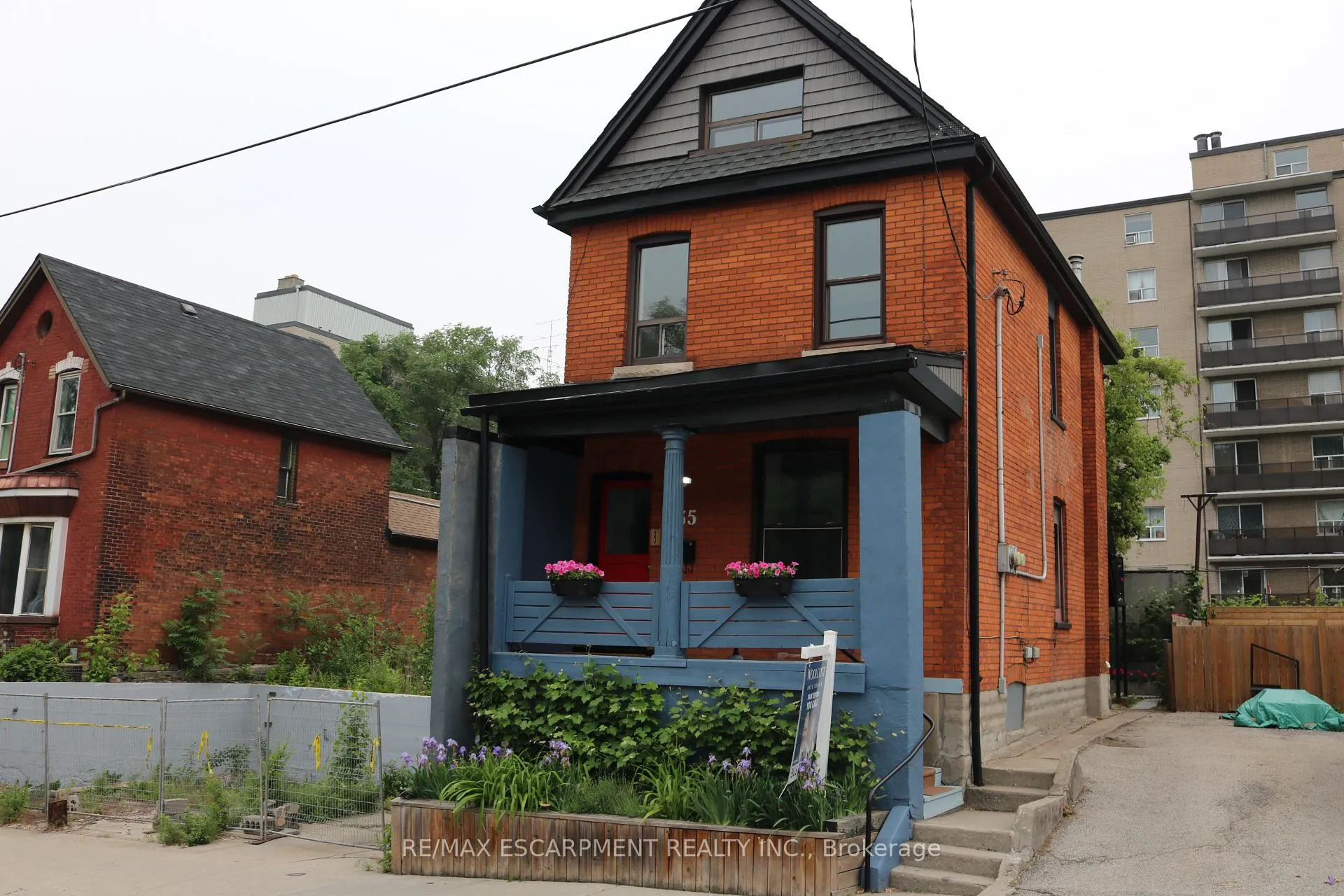 Photo 2 of 235 Young Street, Hamilton, Corktown — HOMEH