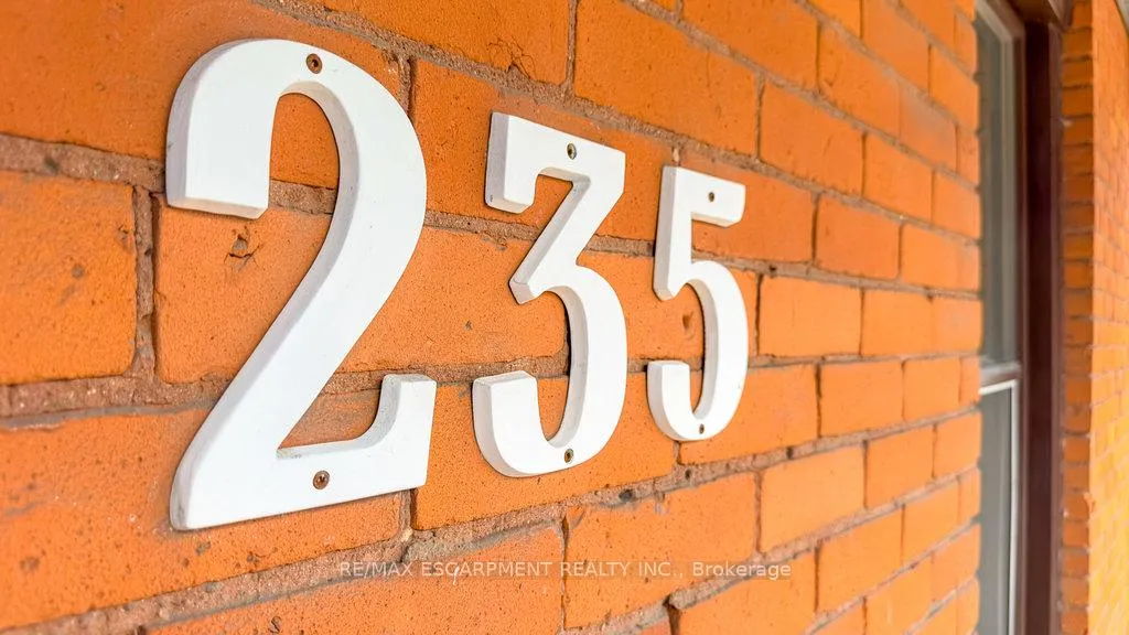 Photo 3 of 235 Young Street, Hamilton, Corktown — HOMEH