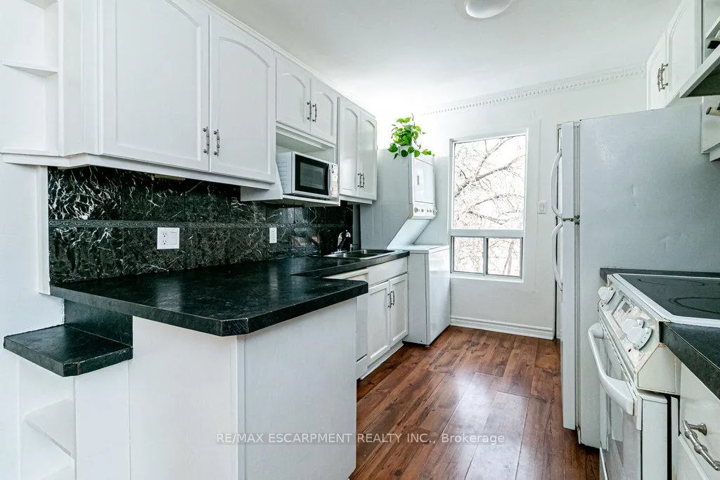 Photo 22 of 235 Young Street, Hamilton, Corktown — HOMEH