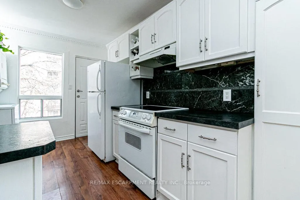 Photo 23 of 235 Young Street, Hamilton, Corktown — HOMEH