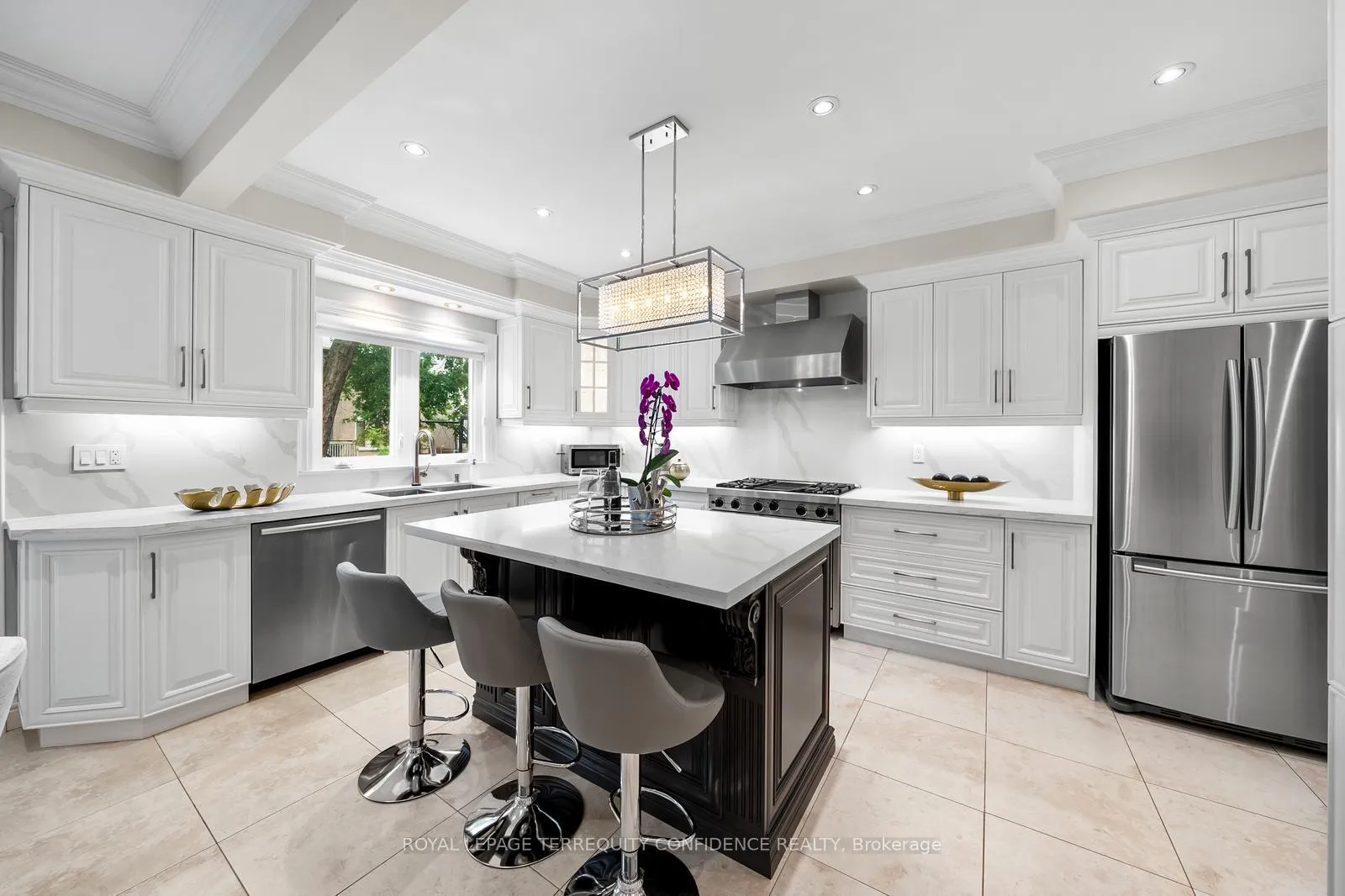 Photo 4 of 635 St Germain Avenue, Toronto, Bedford Park-Nortown — HOMEH