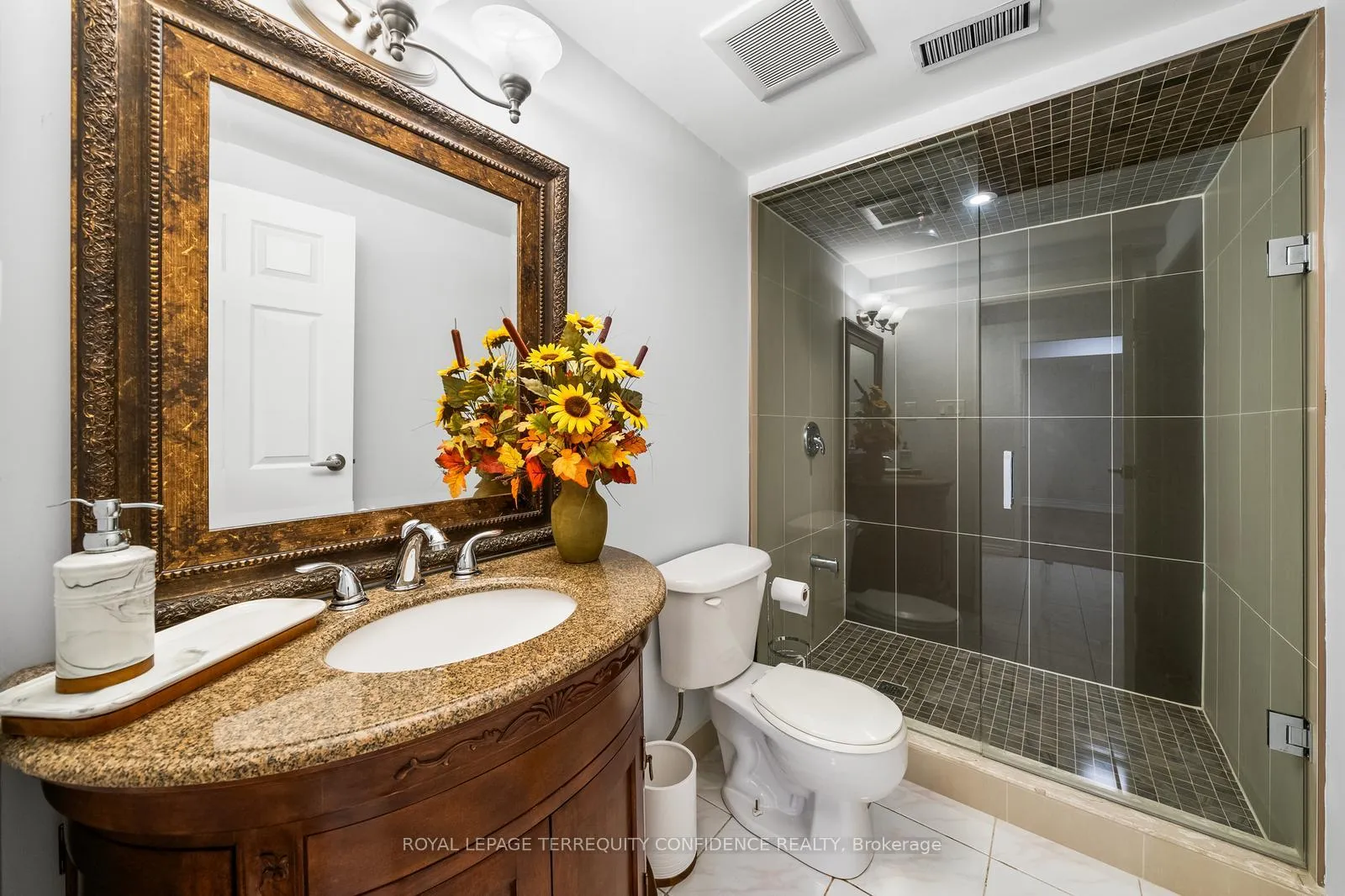 Photo 26 of 635 St Germain Avenue, Toronto, Bedford Park-Nortown — HOMEH