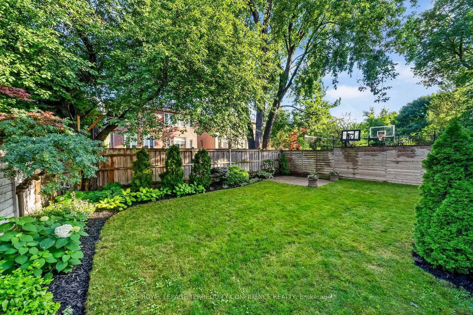 Photo 33 of 635 St Germain Avenue, Toronto, Bedford Park-Nortown — HOMEH