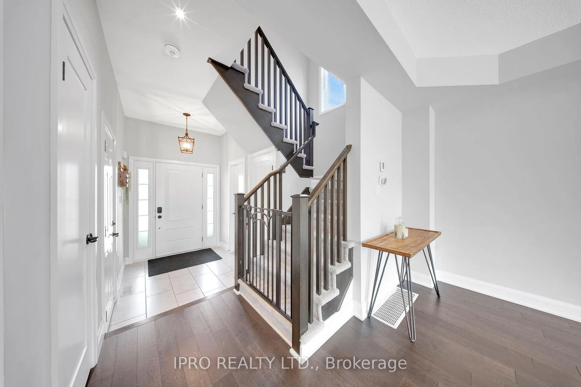 Photo 5 of 22 Lagoon Avenue, Hamilton, Hamilton Beach — HOMEH