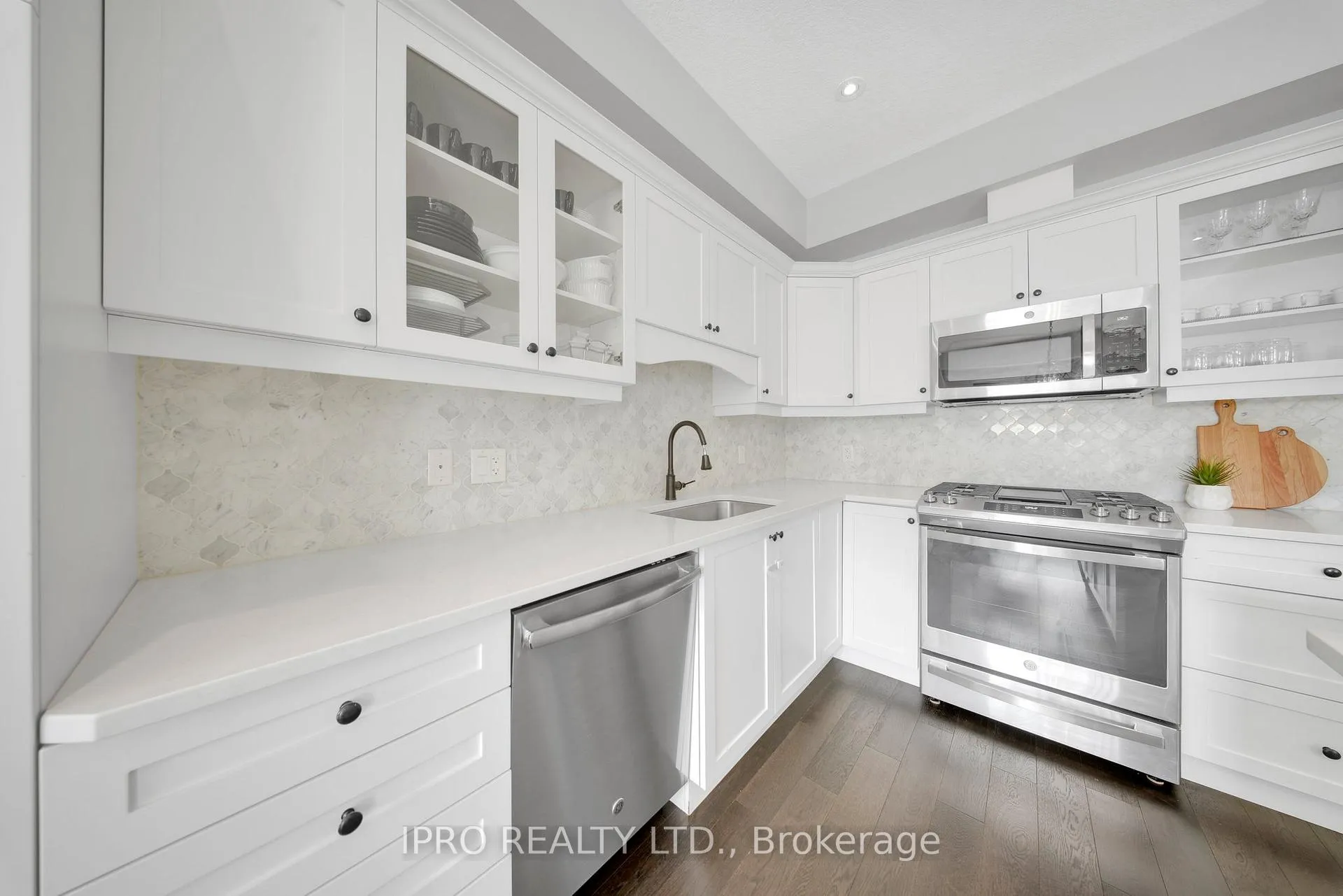 Photo 12 of 22 Lagoon Avenue, Hamilton, Hamilton Beach — HOMEH