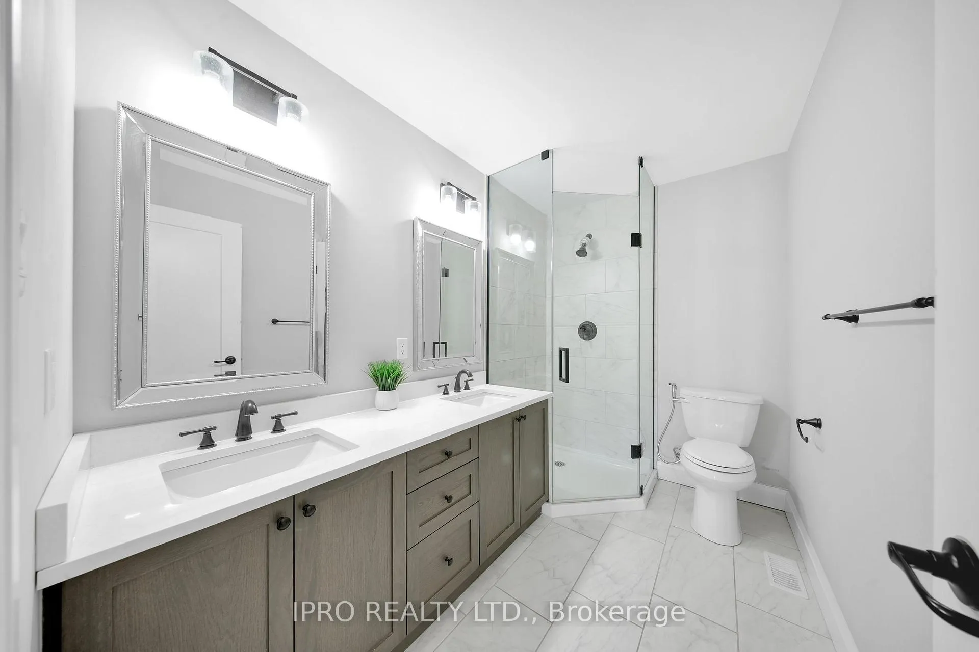 Photo 17 of 22 Lagoon Avenue, Hamilton, Hamilton Beach — HOMEH