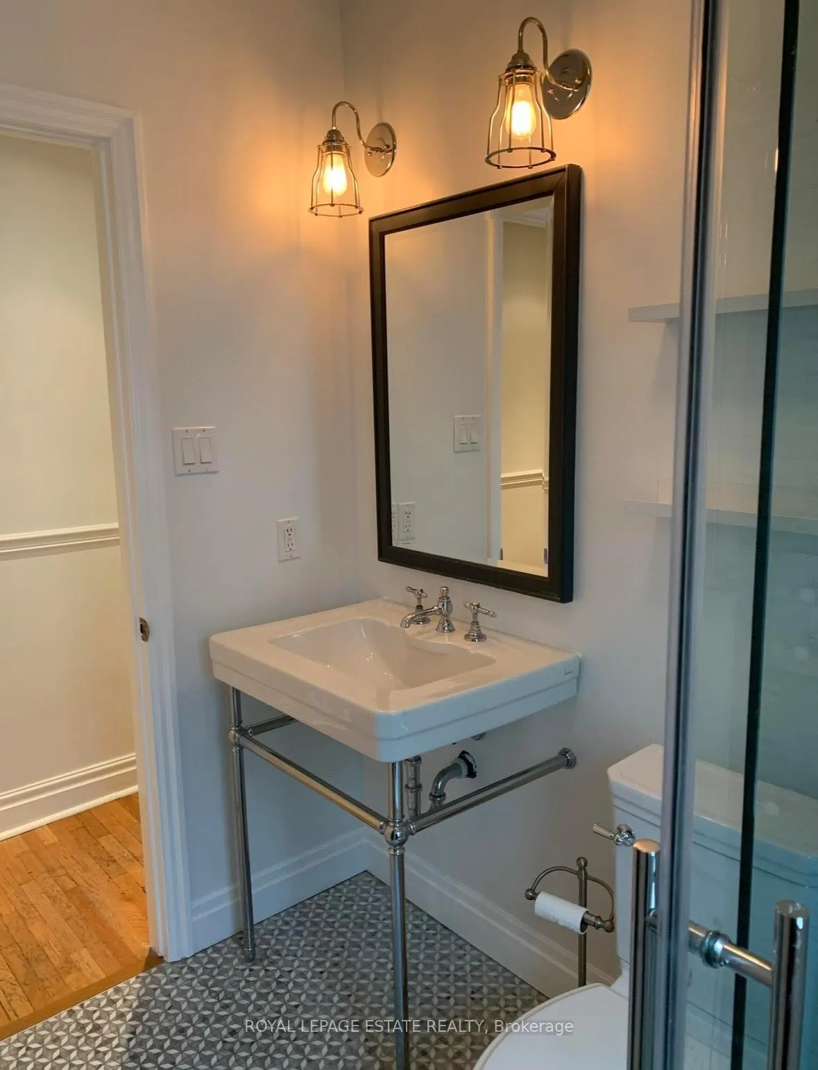 Photo 4 of 2188 Queen Street E, Toronto, The Beaches — HOMEH