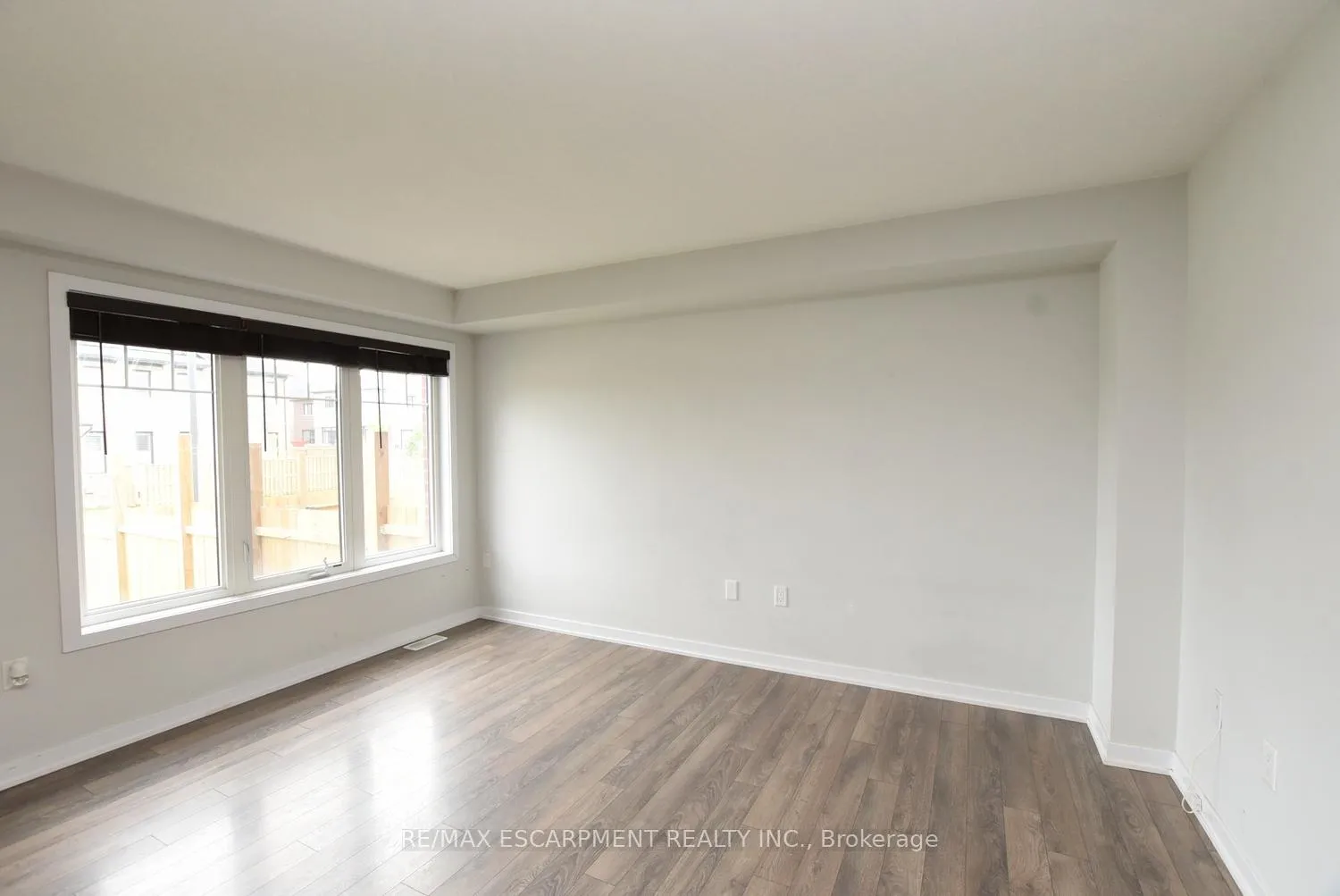 Photo 5 of 50 Sherway Street, Hamilton, Stoney Creek Mountain — HOMEH