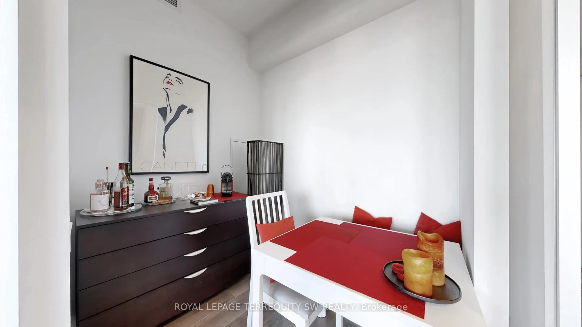 Photo 3 of Unit 2201, 161 Roehampton Avenue, Toronto, Mount Pleasant West — HOMEH
