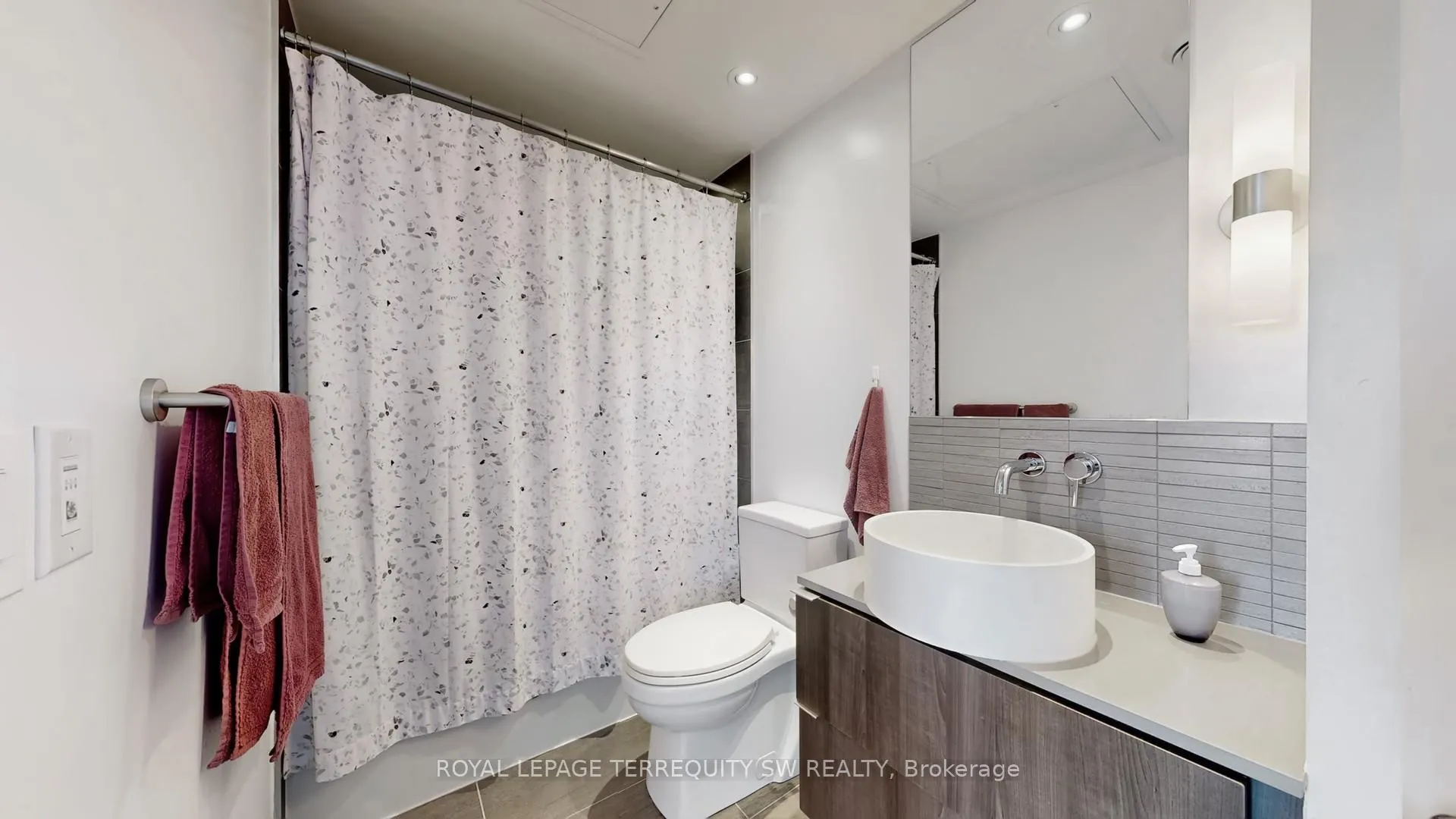 Photo 7 of Unit 2201, 161 Roehampton Avenue, Toronto, Mount Pleasant West — HOMEH