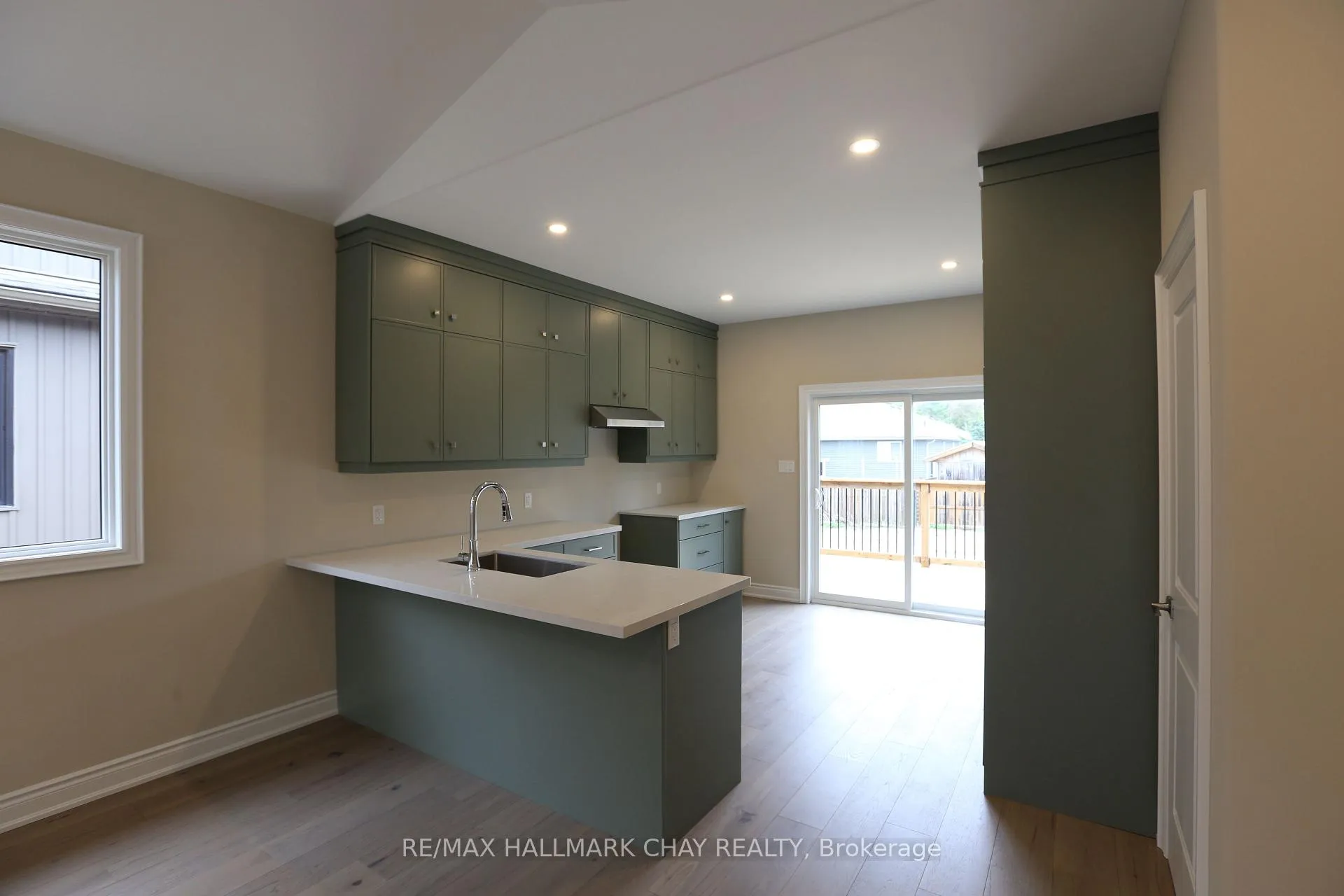 Photo 2 of 292 Robinson Road, Wasaga Beach — HOMEH
