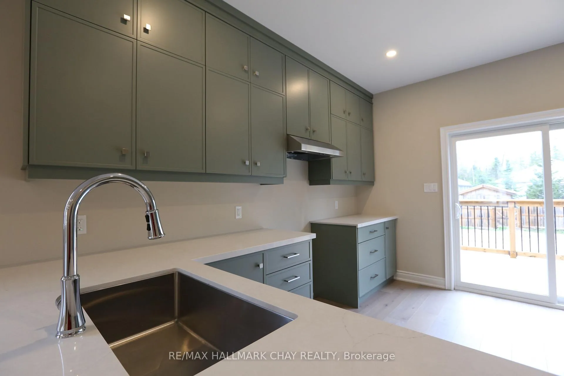 Photo 4 of 292 Robinson Road, Wasaga Beach — HOMEH