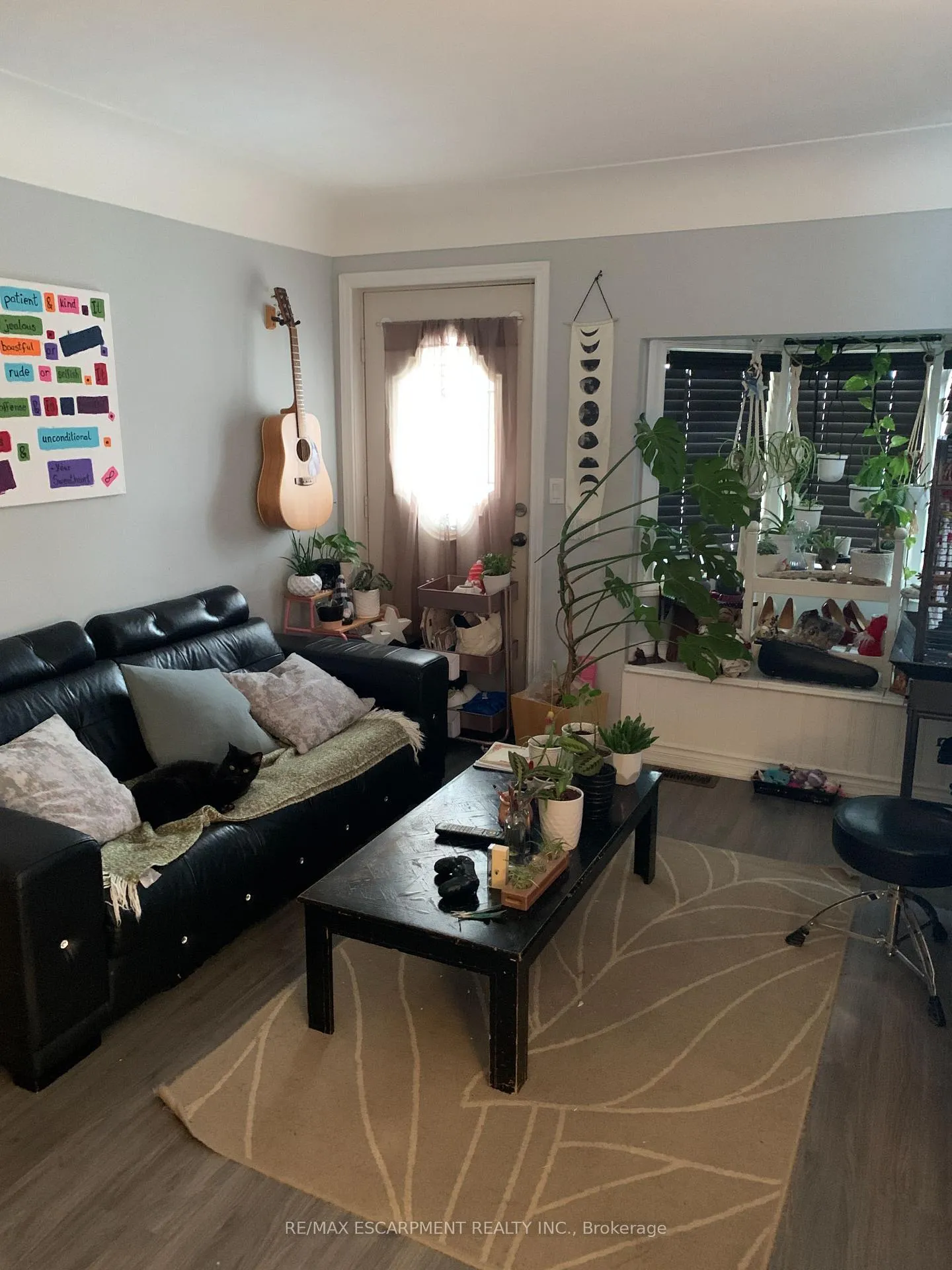 Photo 4 of 61 Chester Road, Hamilton, Stoney Creek — HOMEH