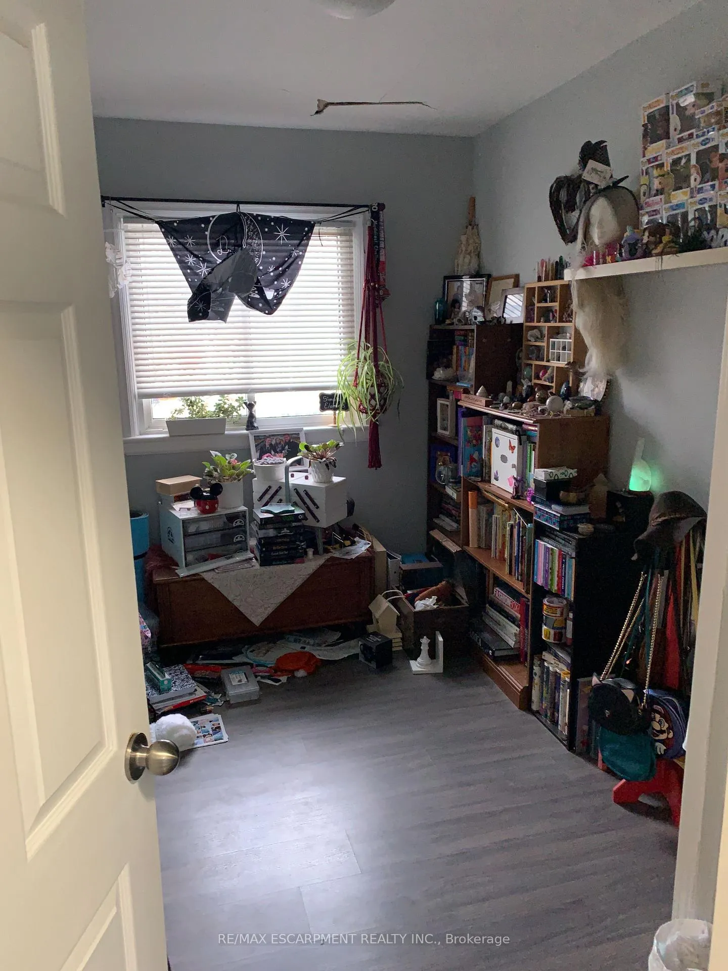 Photo 5 of 61 Chester Road, Hamilton, Stoney Creek — HOMEH