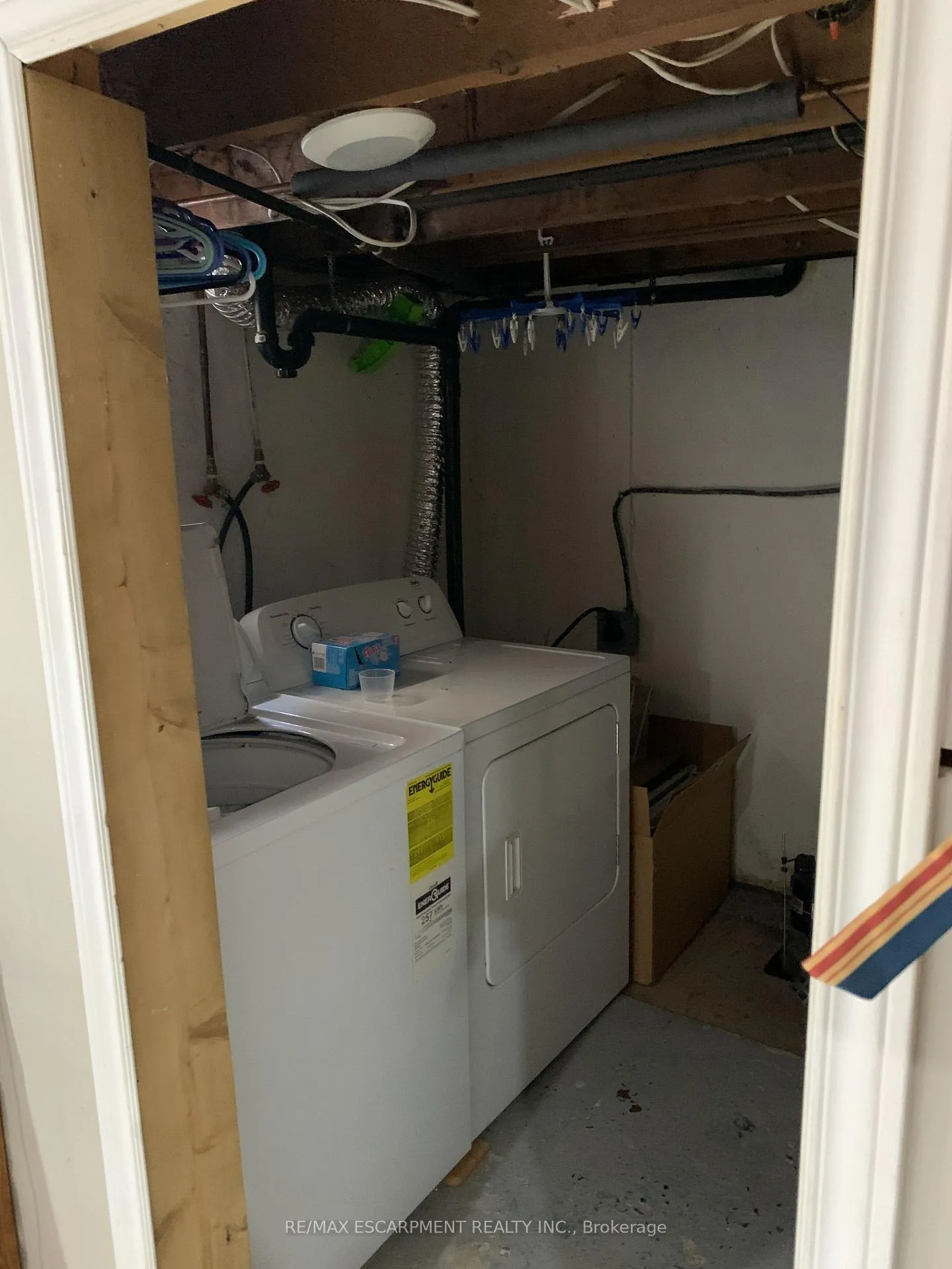 Photo 11 of 61 Chester Road, Hamilton, Stoney Creek — HOMEH