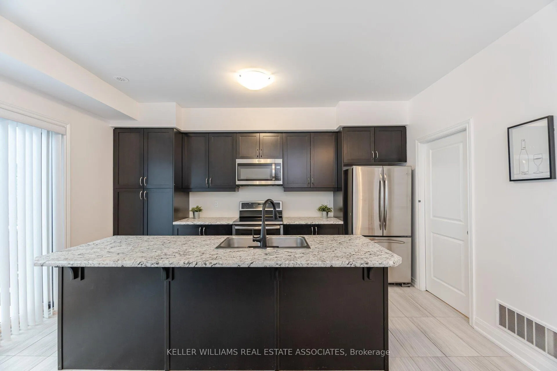 Photo 7 of 123 Borers Creek Circle, Hamilton, Waterdown — HOMEH