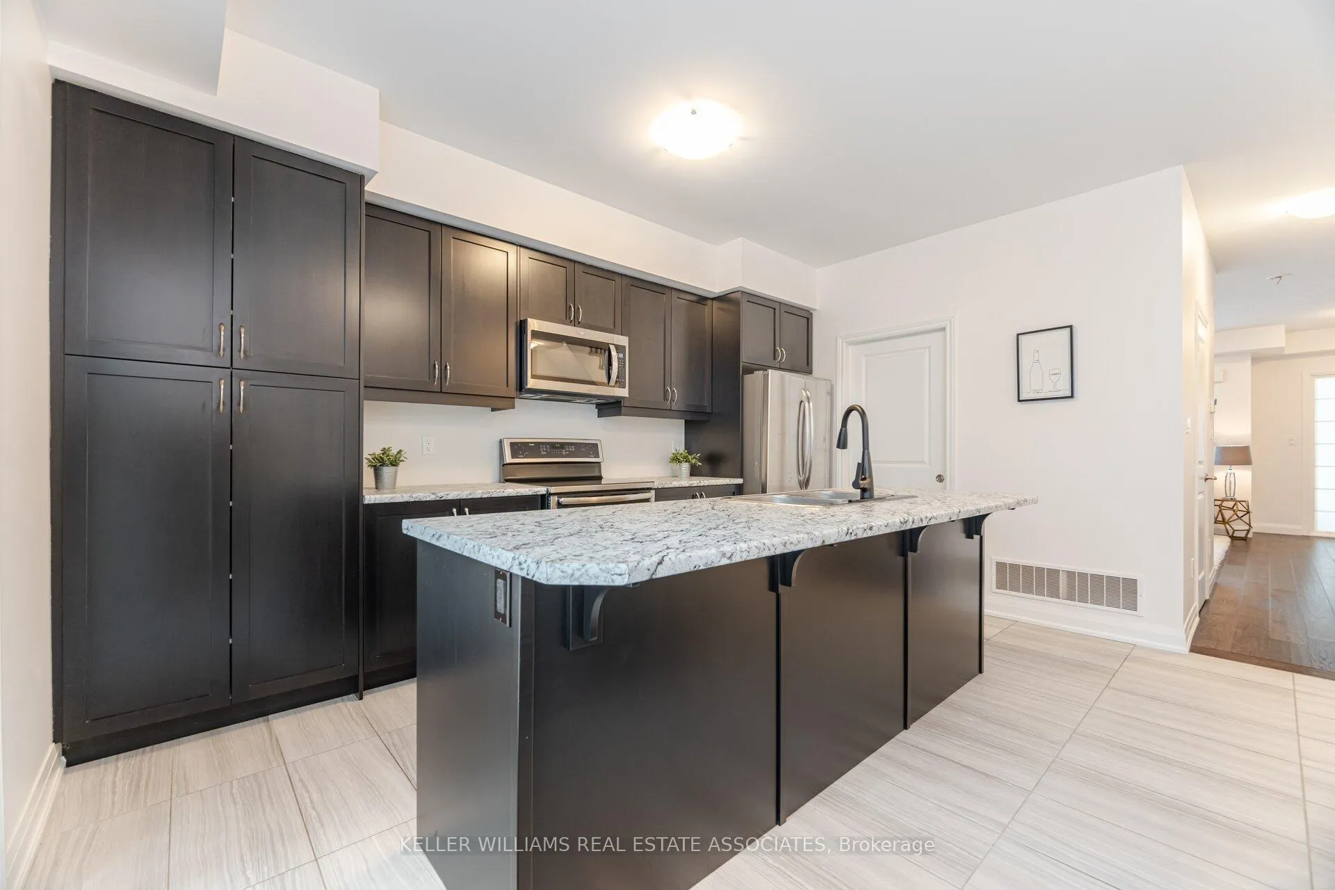Photo 8 of 123 Borers Creek Circle, Hamilton, Waterdown — HOMEH