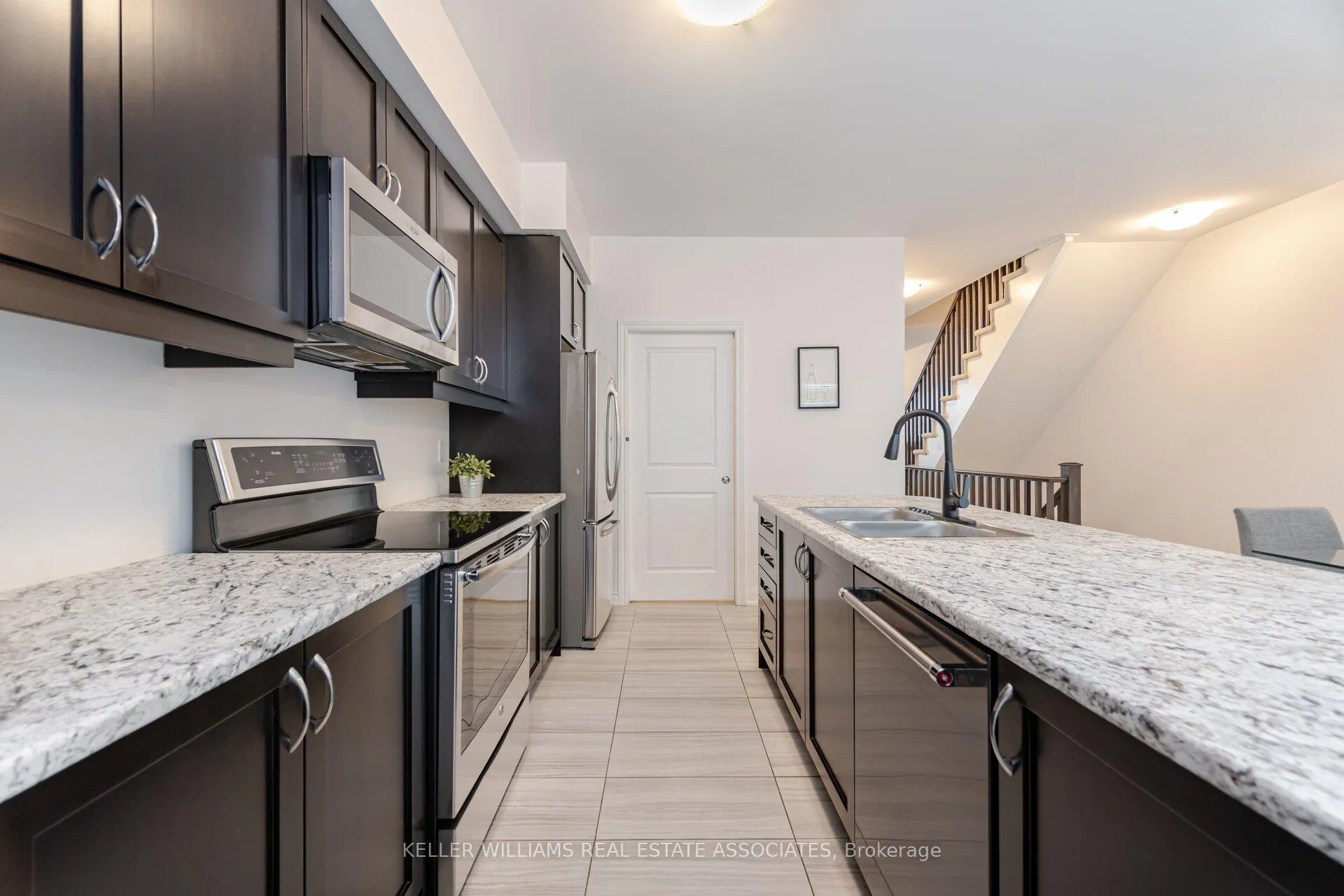Photo 9 of 123 Borers Creek Circle, Hamilton, Waterdown — HOMEH