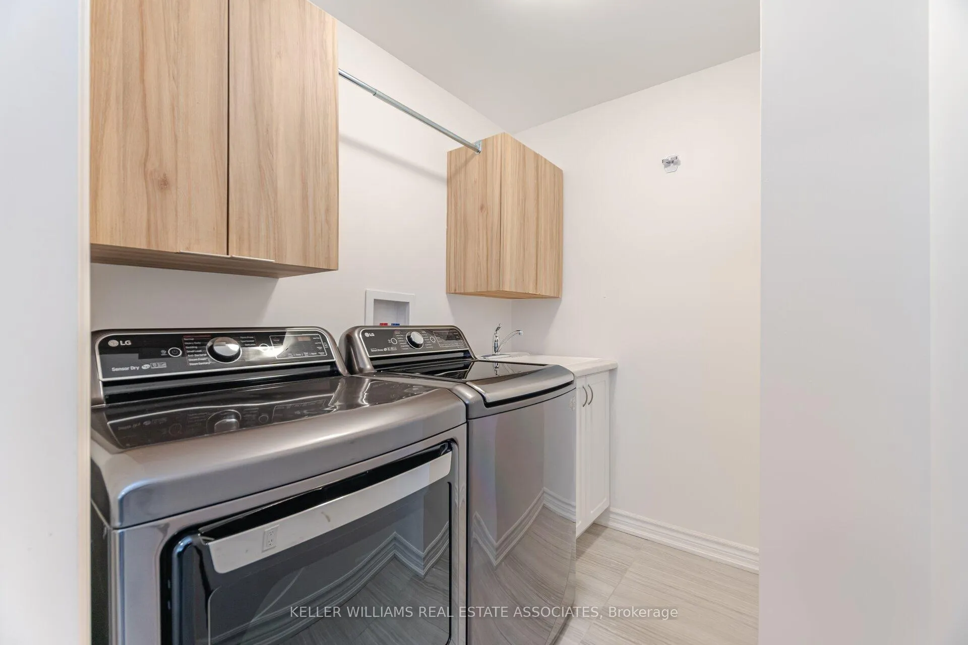 Photo 14 of 123 Borers Creek Circle, Hamilton, Waterdown — HOMEH