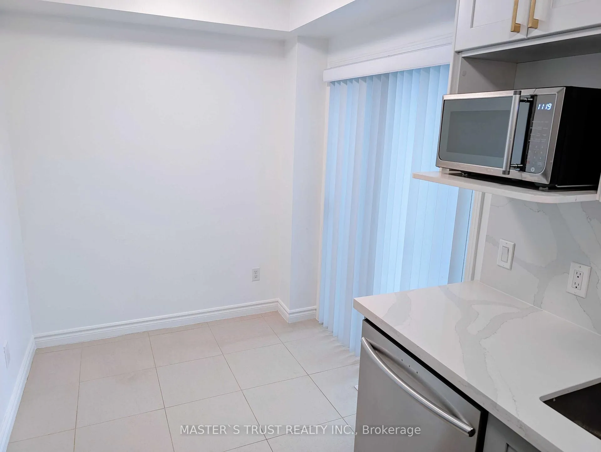Photo 4 of 23 Bethune Way, Markham, Milliken Mills East — HOMEH